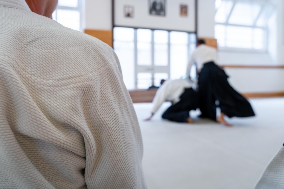 Aikido jako droga do harmonii: Praktyczny przewodnik dla początkujących
