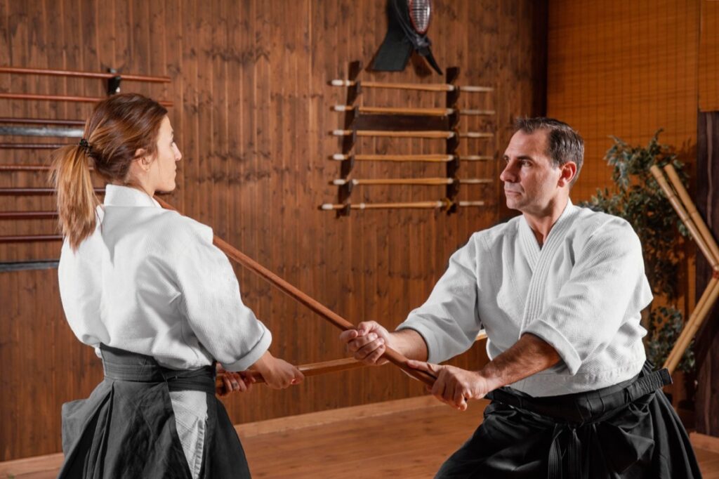 Aikido, będące jednym z nowocześniejszych sztuk walki wywodzących się z Japonii, zdobyło uznanie na całym świecie nie tylko jako efektywna forma samoobrony, ale również jako metoda duchowego rozwoju
